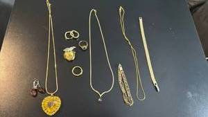 lot 1643 image: Womens jewelry