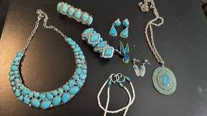 lot 1648 image: Womens jewelry
