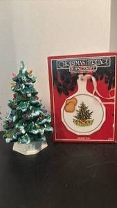 lot 1753 image: Pfaltzgraff Christmas Heritage Cheese Tray with Ceramic Tree Figurine