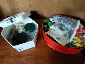lot 1795 image: 23x16x12 sewing supplies holder
