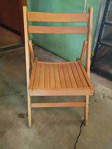 lot 2002 image: Wooden Folding Chair