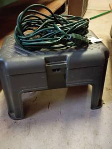 lot 2006 image: Rubbermaid ToolboxFootstool with NICE extension cord.  Toolbox is missing latch