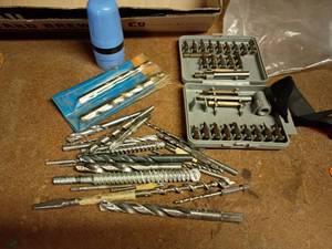 lot 2027 image: Bits and Drill Bits