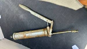 lot 2212 image: Hydraulic Cylinder Actuator Assembly with Linkage Arms