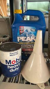 lot 2217 image: Peak 5050 Prediluted Antifreeze Coolant Long Life