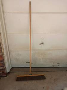 lot 2319 image: Push Broom