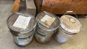lot 4628 image: Buckets of Celaton Diatomite and Stucco