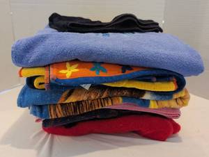 lot 1017 image: Lot of 10 Assorted towels Various Colors