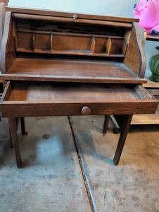 lot 1109 image: Childrens Roll Top Desk with Drawer and Compartments