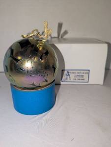 lot 1117 image: Karg Art Glass Ornament Ball Gold Crackle Finish