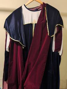 lot 1135 image: King costume with crown and boot covers