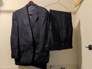 lot 1136 image: Stafford Mens Two-Piece Suit Navy Blazer and Pants