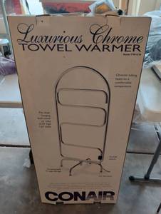 lot 1200 image: Conair Luxurious Chrome Towel Warmer Model TW1CH