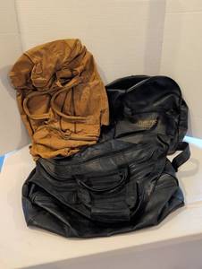 lot 1215 image: Lot of 3 tote bags
