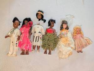 lot 1304 image: Lot of 7 old Dolls