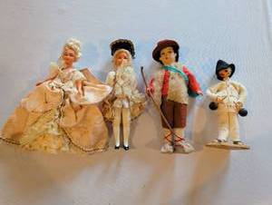 lot 1306 image: Lot of 5 Dolls with Regional Costumes and Accessories