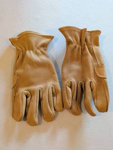 lot 1308 image: Authorized Boot Skins Gloves Pair Durable Soft Work Gloves