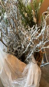 lot 1402 image: Christmas pick decor