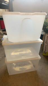 lot 1410 image: Rubbermaid Plastic Storage Containers with Lids