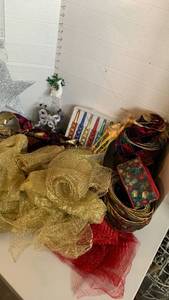 lot 1501 image: Christmas decor