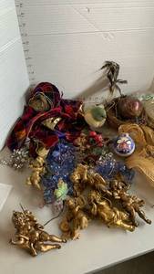 lot 1519 image: Christmas decor