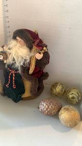 lot 1528 image: Santa Claus Figure and 4 Decorative Ornaments