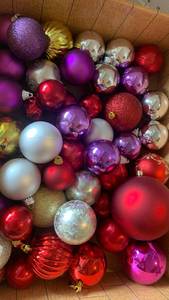 lot 1533 image: Holiday Christmas Ornament Assortment 30 Pieces Multi-Color Shatterproof Balls