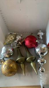 lot 1536 image: Mega Christmas ornaments