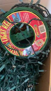 lot 1548 image: LiteSource 92100 - Wrap-N-Roll Christmas Light Reel