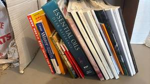 lot 1610 image: Books - Titles Including Essential Oils Desk Reference New Beauty
