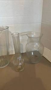 lot 1620 image: Glass Vase and Container Lot, 5 Pieces, Assorted Sizes