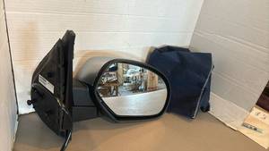 lot 1622 image: Vehicle Side Mirror with Power Control and Protective Covers