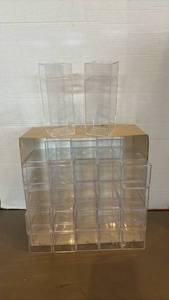 lot 1624 image: 25 Clear Acrylic cubes with lids