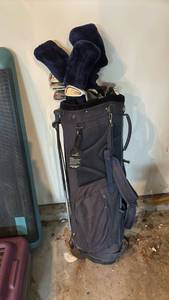 lot 1642 image: Golf Club Set with Bag and Headcovers