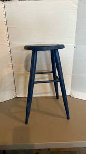 lot 1658 image: Navy Blue Bar Stool with Round Seat and Footrest