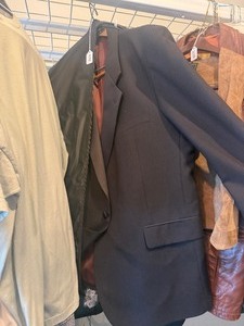 lot 1124 image: Gengiss formal wear tuxedo in garment bag