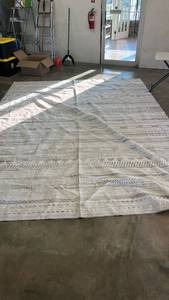 lot 18030 image: Woven Area Rug with Geometric Pattern Cream and Gray 8��9 x 11��10 very soft - Retail $329