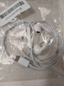 lot 19261 image: USB C Headphones for iPhone 171615 Pro Max Plus Type C Earbuds with Microphone & Remote Noise Cancelling Earphones for iPhone 171615 Pro, iPad,Galaxy S25S24S23S22S21S20Ultra Note 1020 - Retail $10