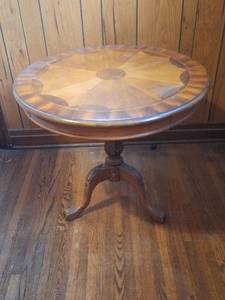 lot 2 image: Parlor Table