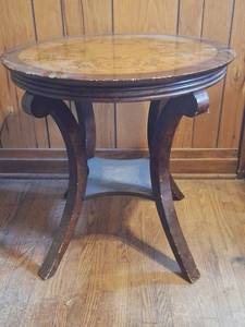 lot 3 image: Side Table with Decorative Top