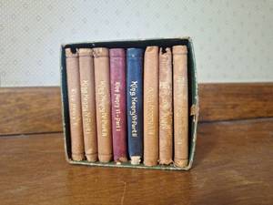lot 17 image: William Shakespeare 8-Volume Miniature Book Set with Box