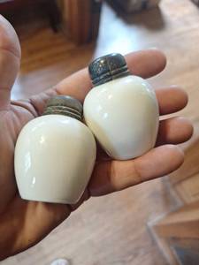lot 20 image: Salt and Pepper Shakers Pair