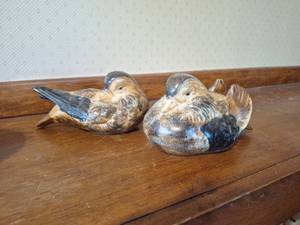 lot 22 image: Pair of Bird Figurines with Painted Details