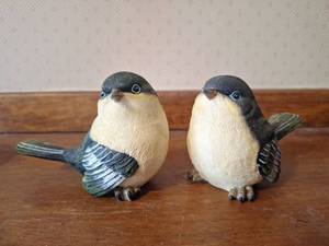 lot 23 image: Ganz Cheerful Garden Bird Figurines Pair