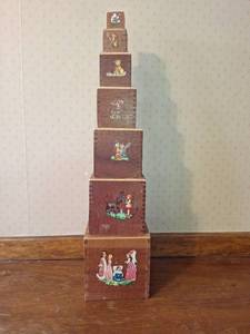 lot 24 image: Stacking Wooden Nesting Boxes Set 7-Piece Classic Decal Decoration