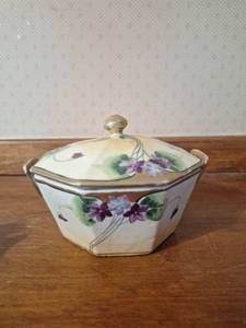 lot 31 image: Porcelain Lidded Trinket Box with  Handles