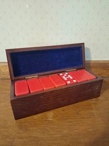 lot 39 image: Wooden Domino Set with Storage Box - 28 Dominos