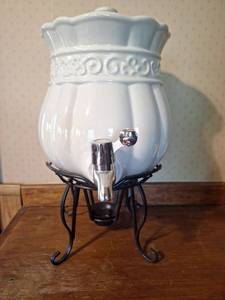 lot 44 image: Ceramic Beverage Dispenser for Hot or Cold