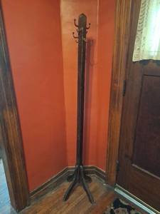 lot 46 image: Coat Rack Stand