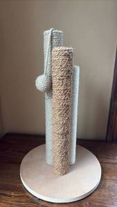lot 54 image: Sisal Cat Scratching Post with Batting Ball
